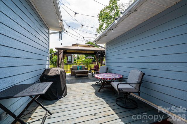 1092 33rd Avenue Loop NE, Hickory, NC 28601