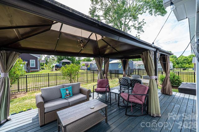 1092 33rd Avenue Loop NE, Hickory, NC 28601