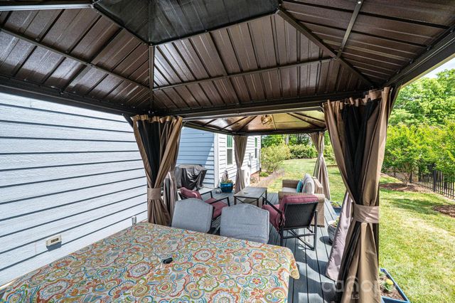 1092 33rd Avenue Loop NE, Hickory, NC 28601