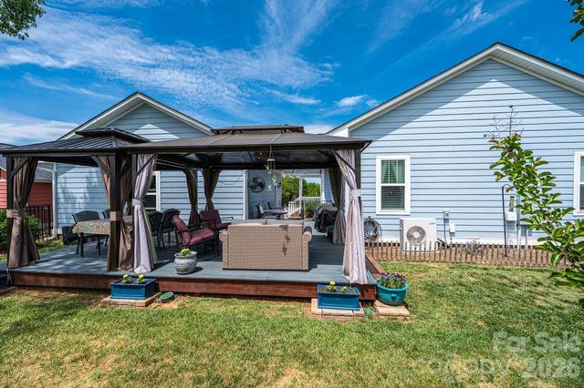1092 33rd Avenue Loop NE, Hickory, NC 28601