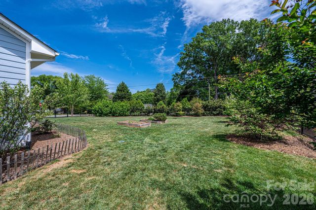 1092 33rd Avenue Loop NE, Hickory, NC 28601