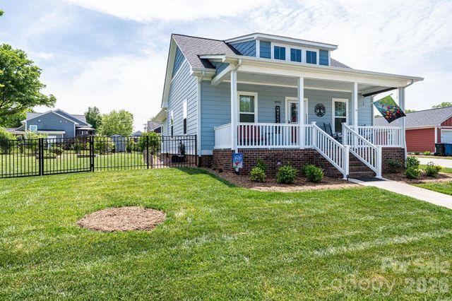1092 33rd Avenue Loop NE, Hickory, NC 28601