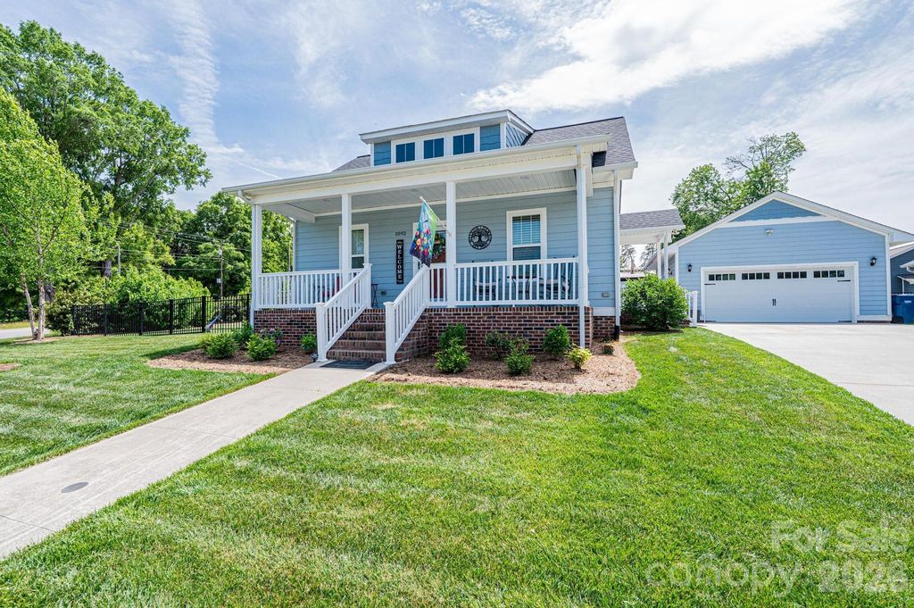 1092 33rd Avenue Loop NE, Hickory, NC 28601