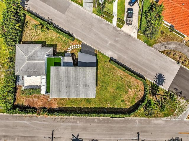 9257 Bay Dr, Surfside, FL 33154