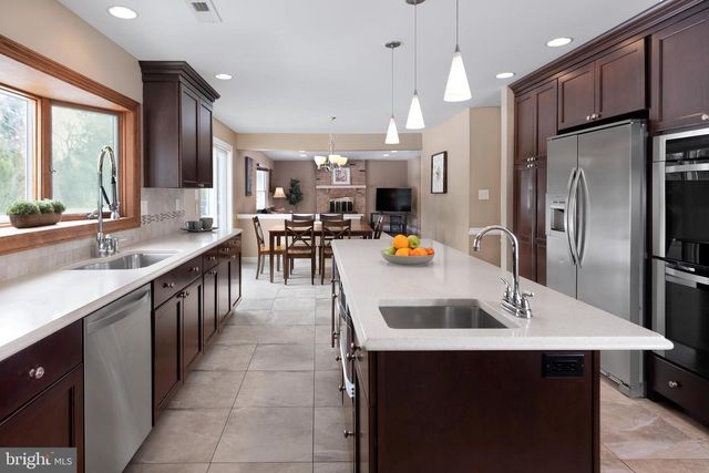 3 ELLSWORTH DR, Princeton Junction, NJ 08550