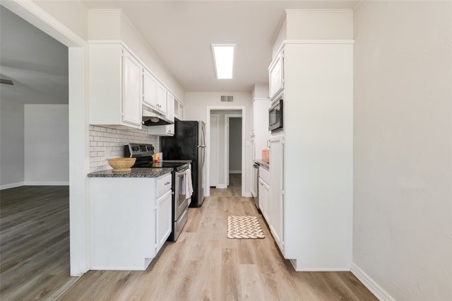 2424 Ashley Drive, The Village, OK 73120