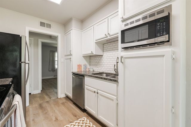 2424 Ashley Drive, The Village, OK 73120