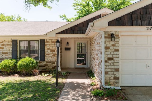 2424 Ashley Drive, The Village, OK 73120