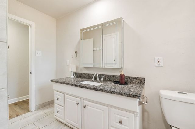 2424 Ashley Drive, The Village, OK 73120