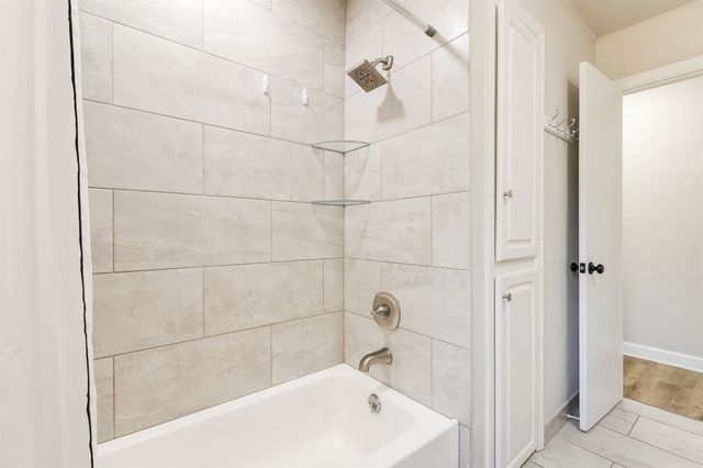 2424 Ashley Drive, The Village, OK 73120