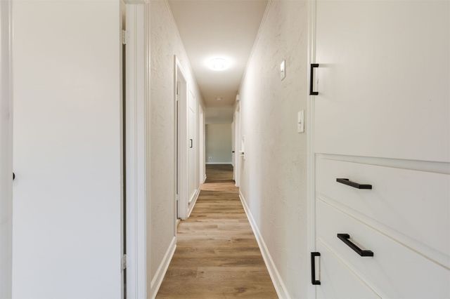2424 Ashley Drive, The Village, OK 73120