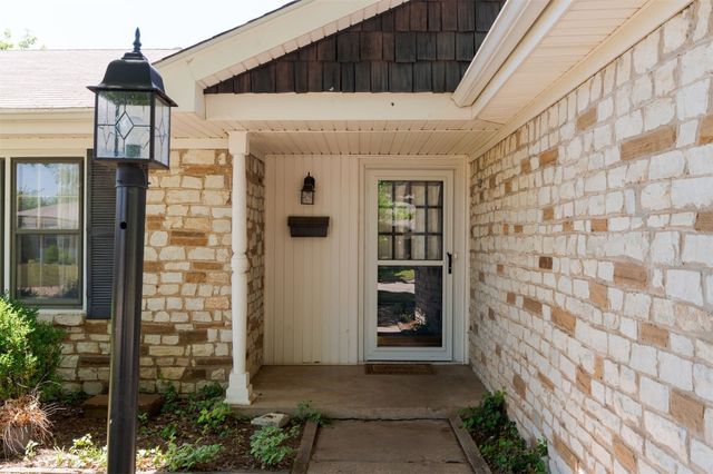 2424 Ashley Drive, The Village, OK 73120