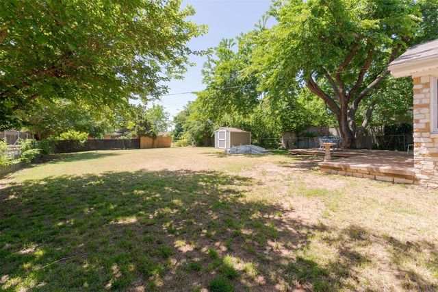 2424 Ashley Drive, The Village, OK 73120