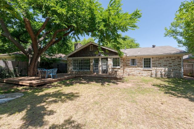 2424 Ashley Drive, The Village, OK 73120
