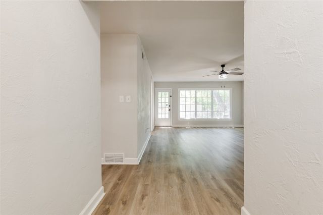 2424 Ashley Drive, The Village, OK 73120