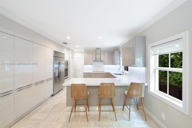 164 W Mashta Dr, Key Biscayne, FL 33149