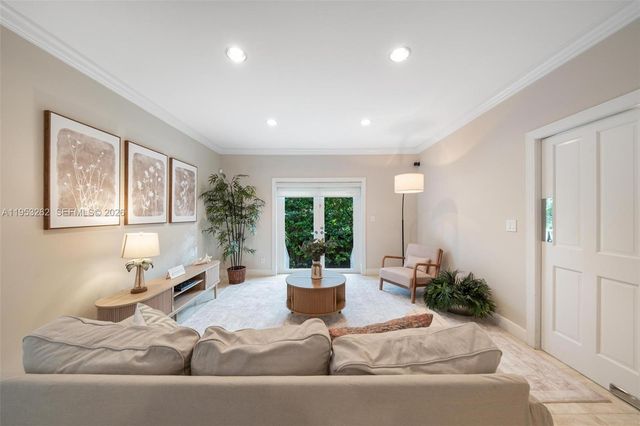 164 W Mashta Dr, Key Biscayne, FL 33149