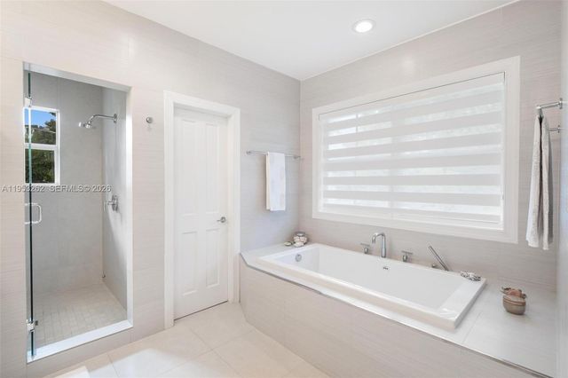 164 W Mashta Dr, Key Biscayne, FL 33149