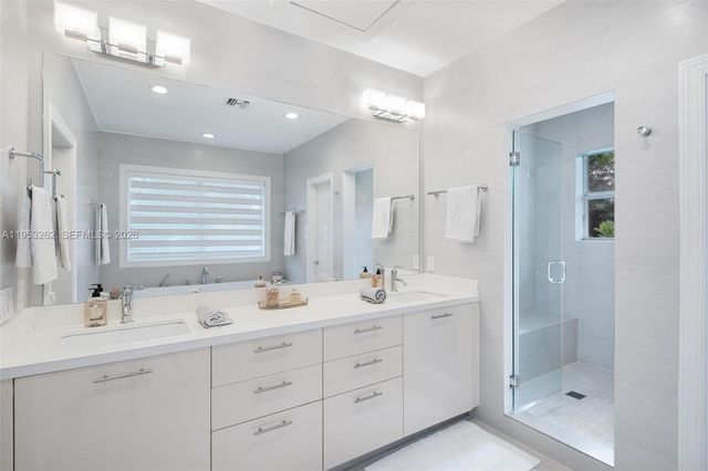 164 W Mashta Dr, Key Biscayne, FL 33149