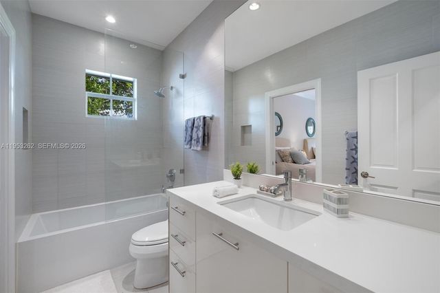 164 W Mashta Dr, Key Biscayne, FL 33149