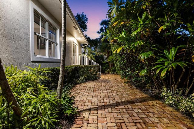 164 W Mashta Dr, Key Biscayne, FL 33149