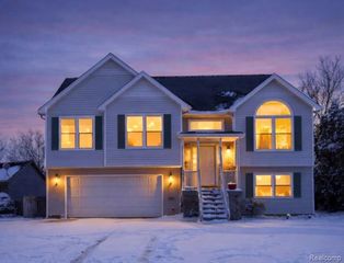 2852 Creekside Court, Waterford Charter Township, MI 48329