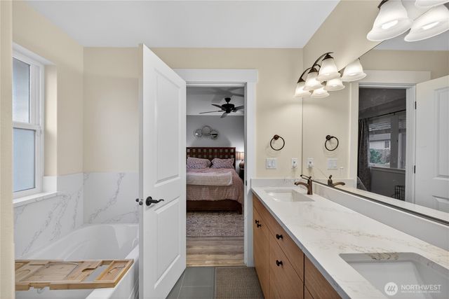 1402 N 14th St, Mount Vernon, WA 98273