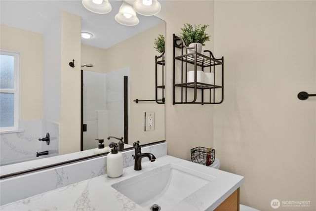 1402 N 14th St, Mount Vernon, WA 98273