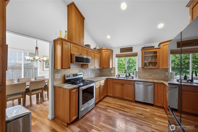 1402 N 14th St, Mount Vernon, WA 98273