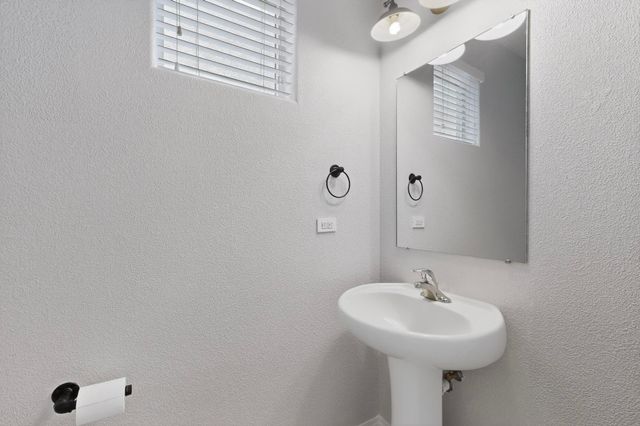 5909 Mafraq Avenue NW, Albuquerque, NM 87114