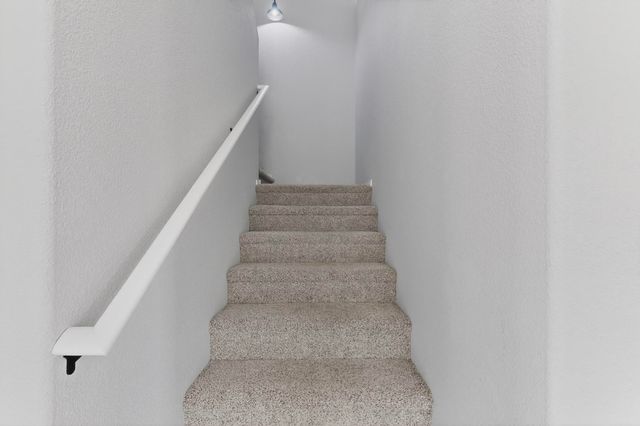 5909 Mafraq Avenue NW, Albuquerque, NM 87114