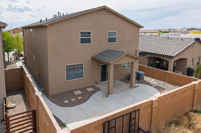 5909 Mafraq Avenue NW, Albuquerque, NM 87114
