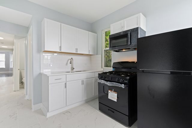 4718 W MONROE Street, Chicago, IL 60644