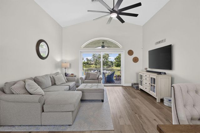 120 Saratoga Boulevard E, Royal Palm Beach, FL 33411
