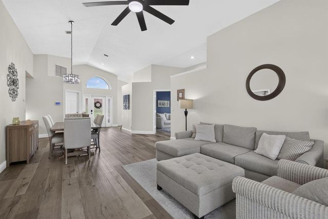 120 Saratoga Boulevard E, Royal Palm Beach, FL 33411