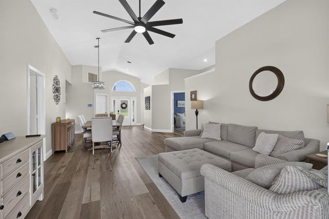 120 Saratoga Boulevard E, Royal Palm Beach, FL 33411