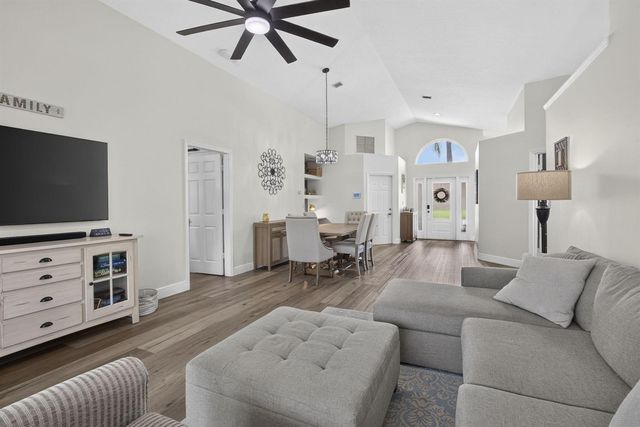 120 Saratoga Boulevard E, Royal Palm Beach, FL 33411