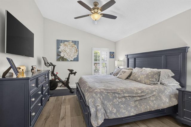 120 Saratoga Boulevard E, Royal Palm Beach, FL 33411