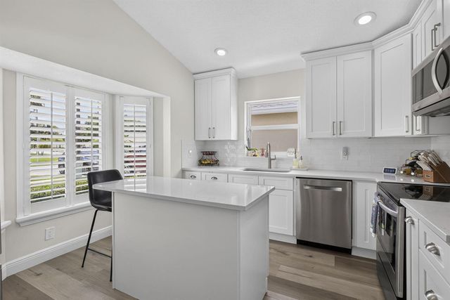 120 Saratoga Boulevard E, Royal Palm Beach, FL 33411