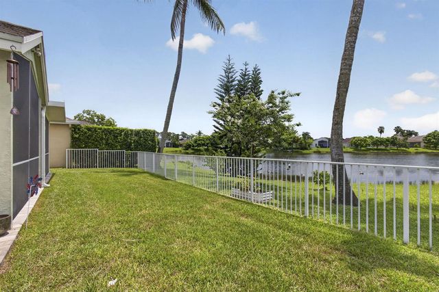 120 Saratoga Boulevard E, Royal Palm Beach, FL 33411