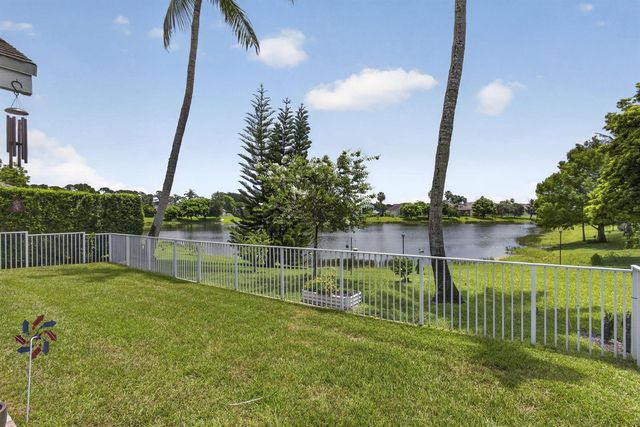 120 Saratoga Boulevard E, Royal Palm Beach, FL 33411