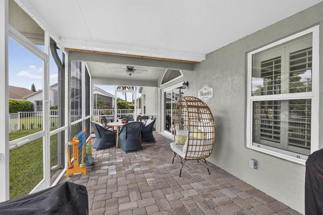 120 Saratoga Boulevard E, Royal Palm Beach, FL 33411