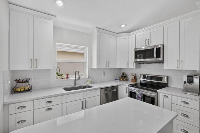 120 Saratoga Boulevard E, Royal Palm Beach, FL 33411