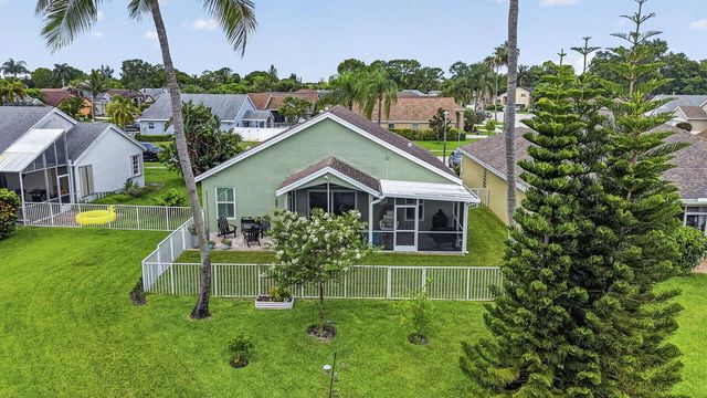 120 Saratoga Boulevard E, Royal Palm Beach, FL 33411