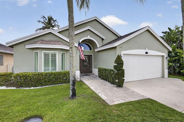 120 Saratoga Boulevard E, Royal Palm Beach, FL 33411