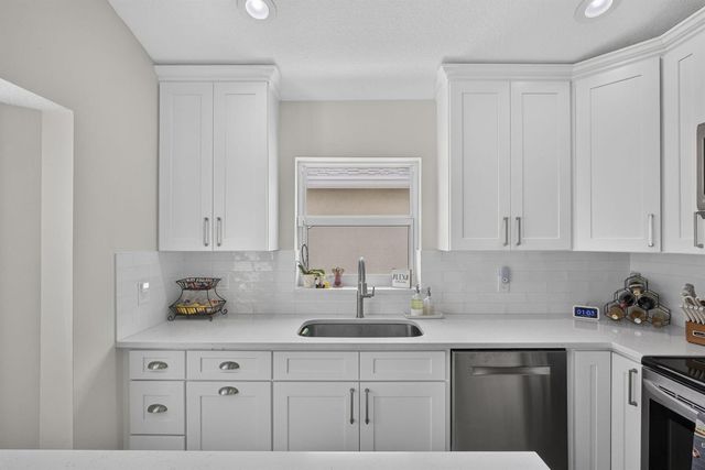 120 Saratoga Boulevard E, Royal Palm Beach, FL 33411