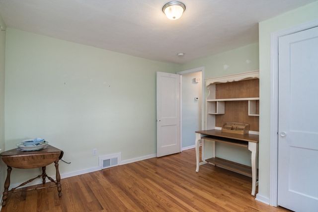 202 Jackson St, Northampton, MA 01060