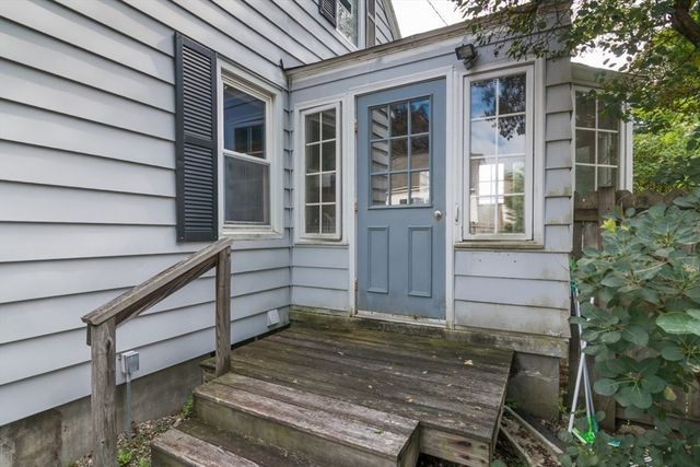 202 Jackson St, Northampton, MA 01060
