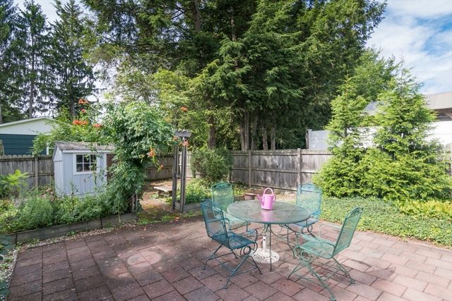 202 Jackson St, Northampton, MA 01060