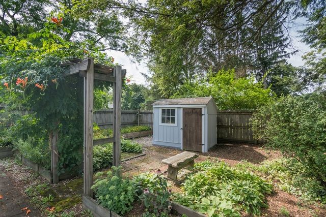 202 Jackson St, Northampton, MA 01060